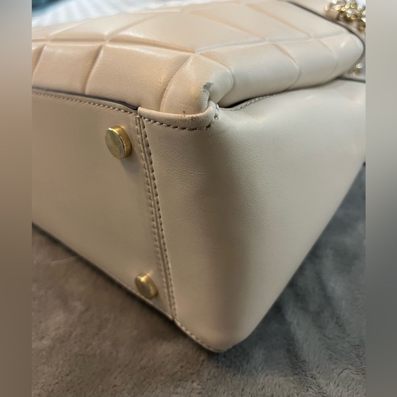 Michael Kors Leather Susan Cream w/ Gold Hardware Medium Quilted  Tote B… - Picture 6 of 16